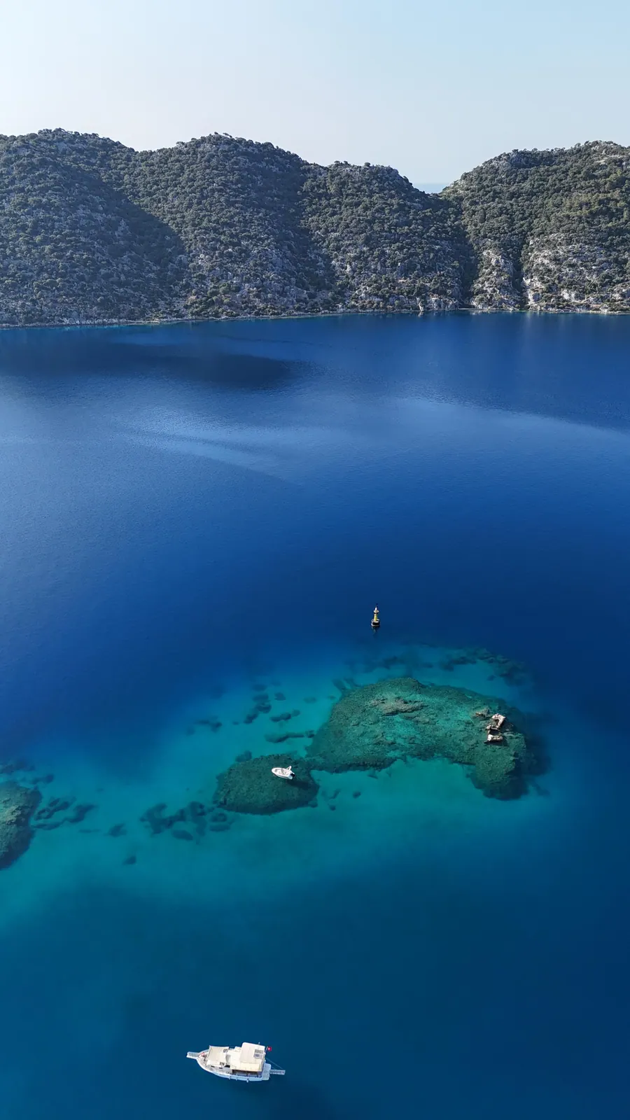 Kekova'nın berrak ve sakin koylarından biri